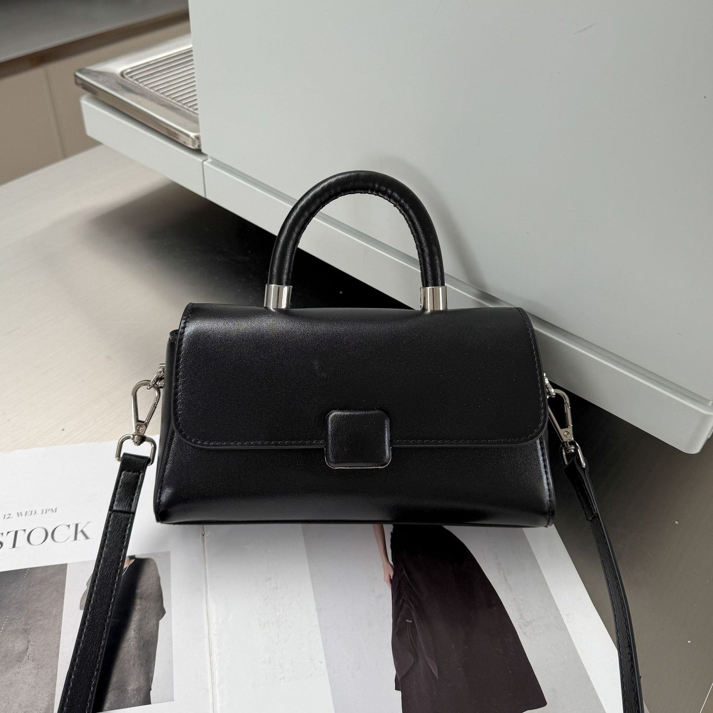Women's Leather Portable Solid Color First Layer Cowhide Personality Fashion Korean Women's Messenger Bag