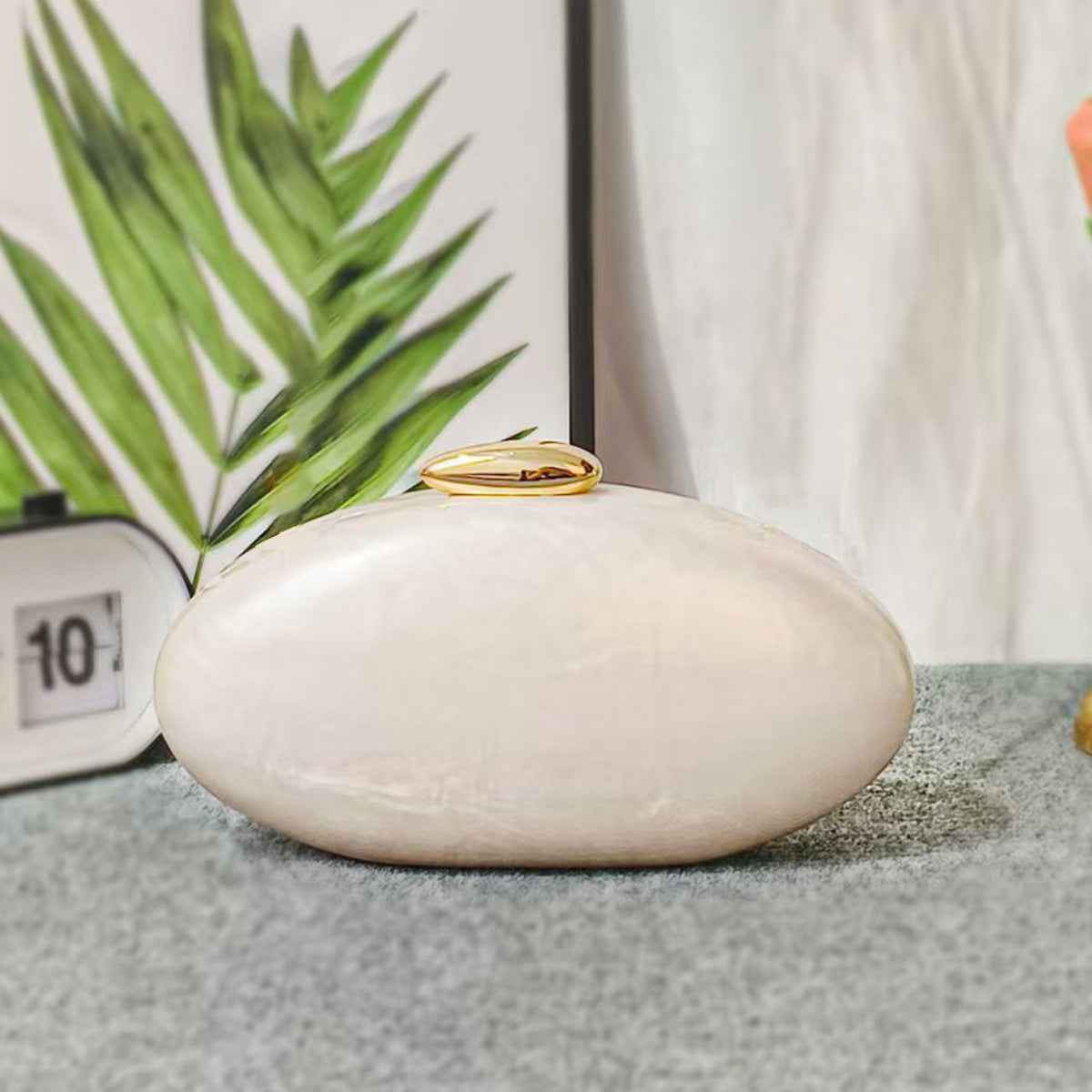 Women's Oval Shell Goose Egg Acrylic Fashion Dinner Bag