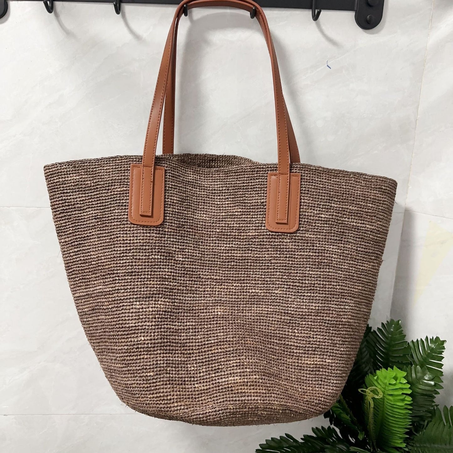 Women's Leather Strap Raffia Woven Seaside Holiday Women's Shoulder Bag