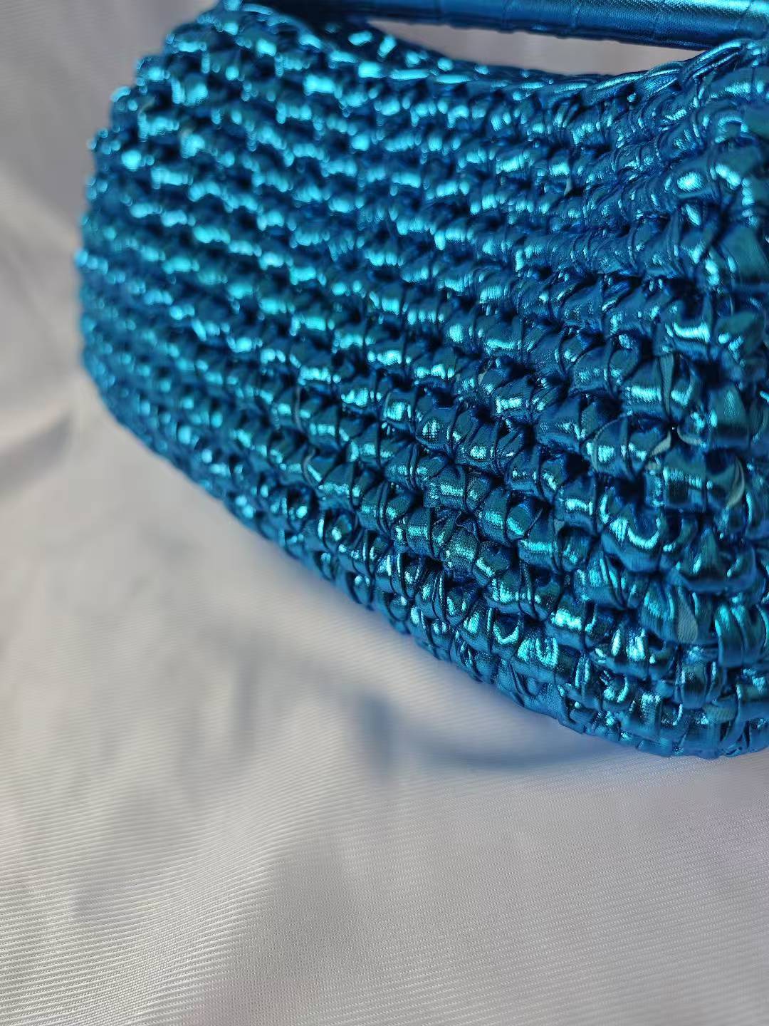 Women's Hand-woven Chain Mini Style Metallic Cloth Women's Handbag