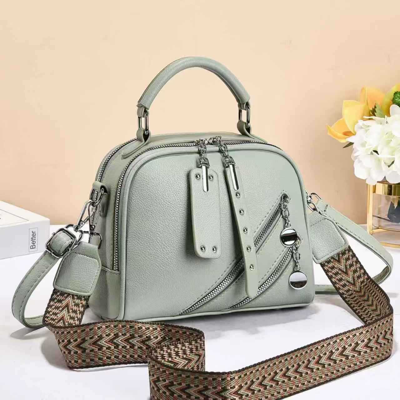 Women's High-grade Fashionable Practical Large Capacity Women's Handbag
