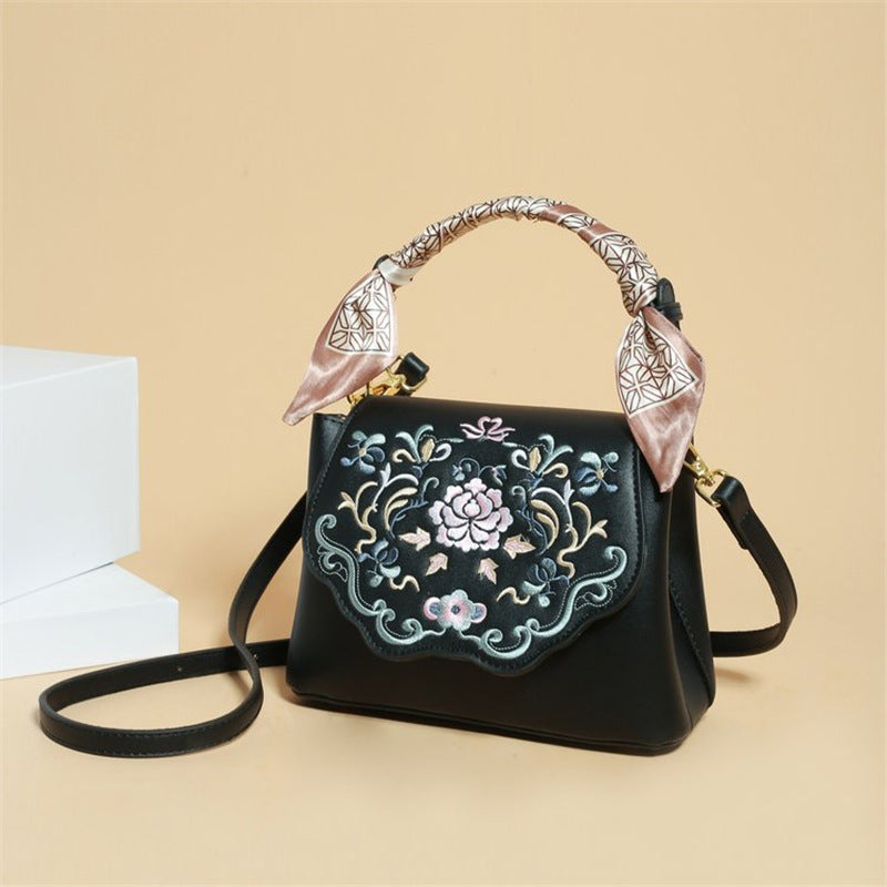 Pretty Women's High Sense Antique Embroidery Women's Handbag
