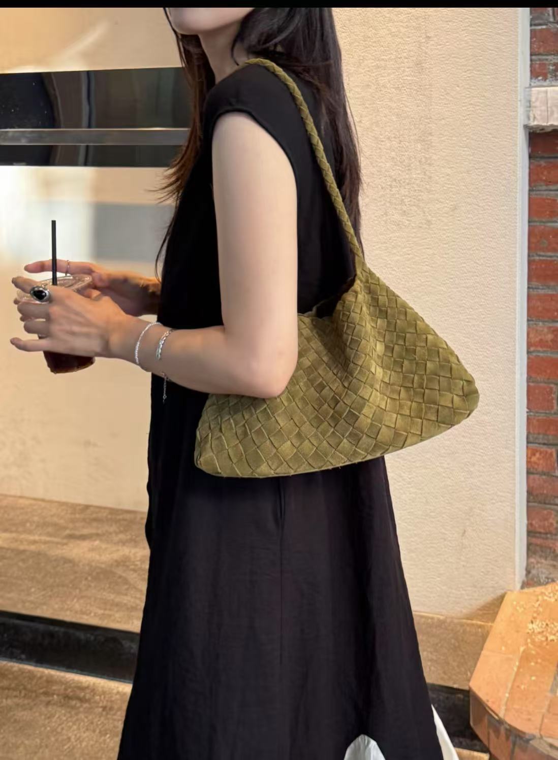Women's Frosted Hand-woven Niche Minimalist Retro Style Women's Shoulder Bag