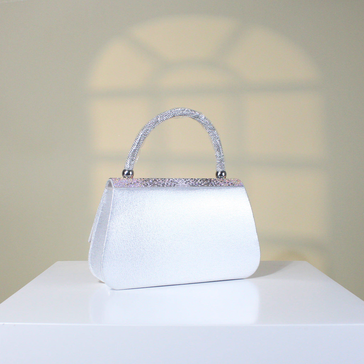 Women's Exquisite Elegant Dress Garment Flip Hand Holding Clutch Fashion Dinner Bag