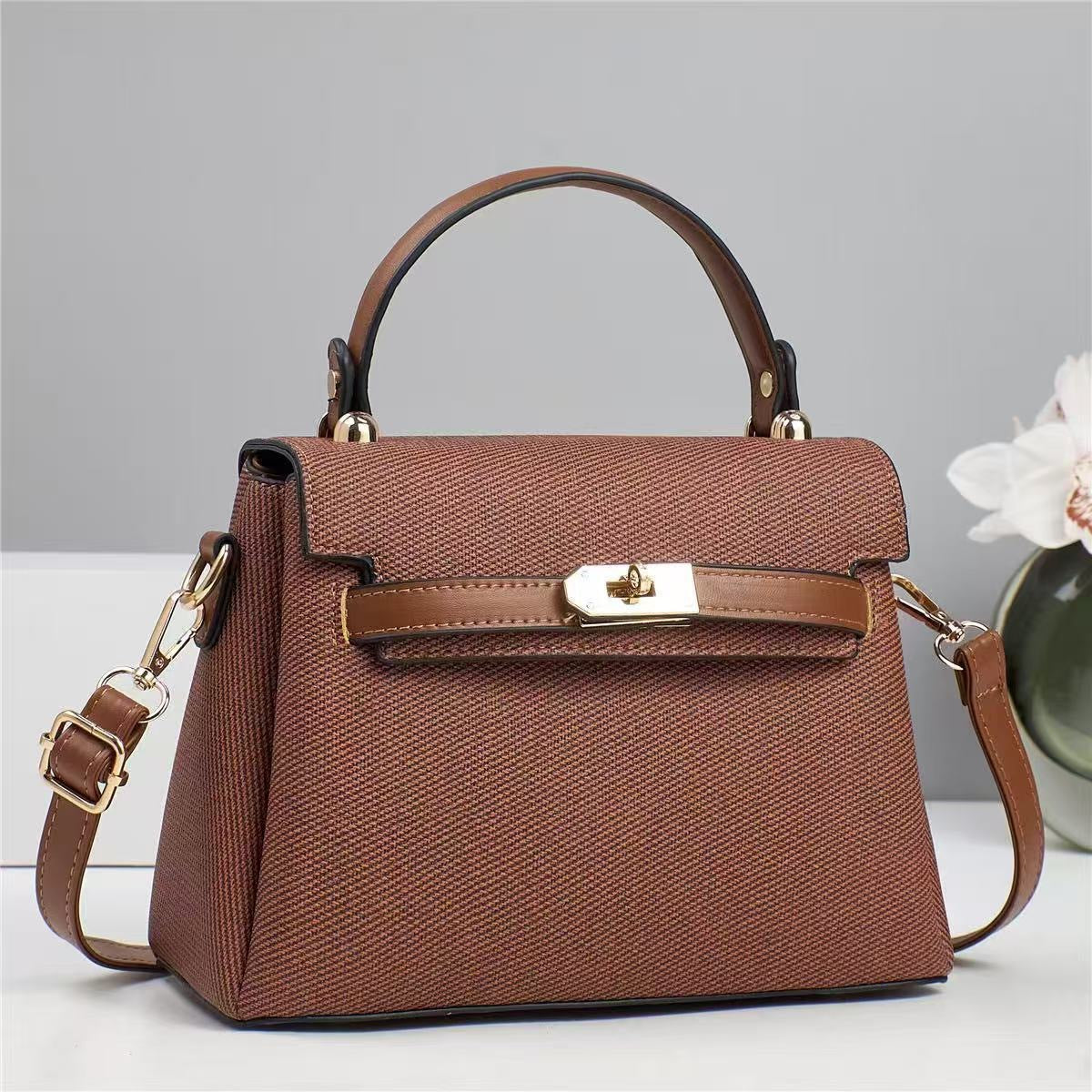 Women's Textured Solid Color Large Capacity Flip Women's Handbag