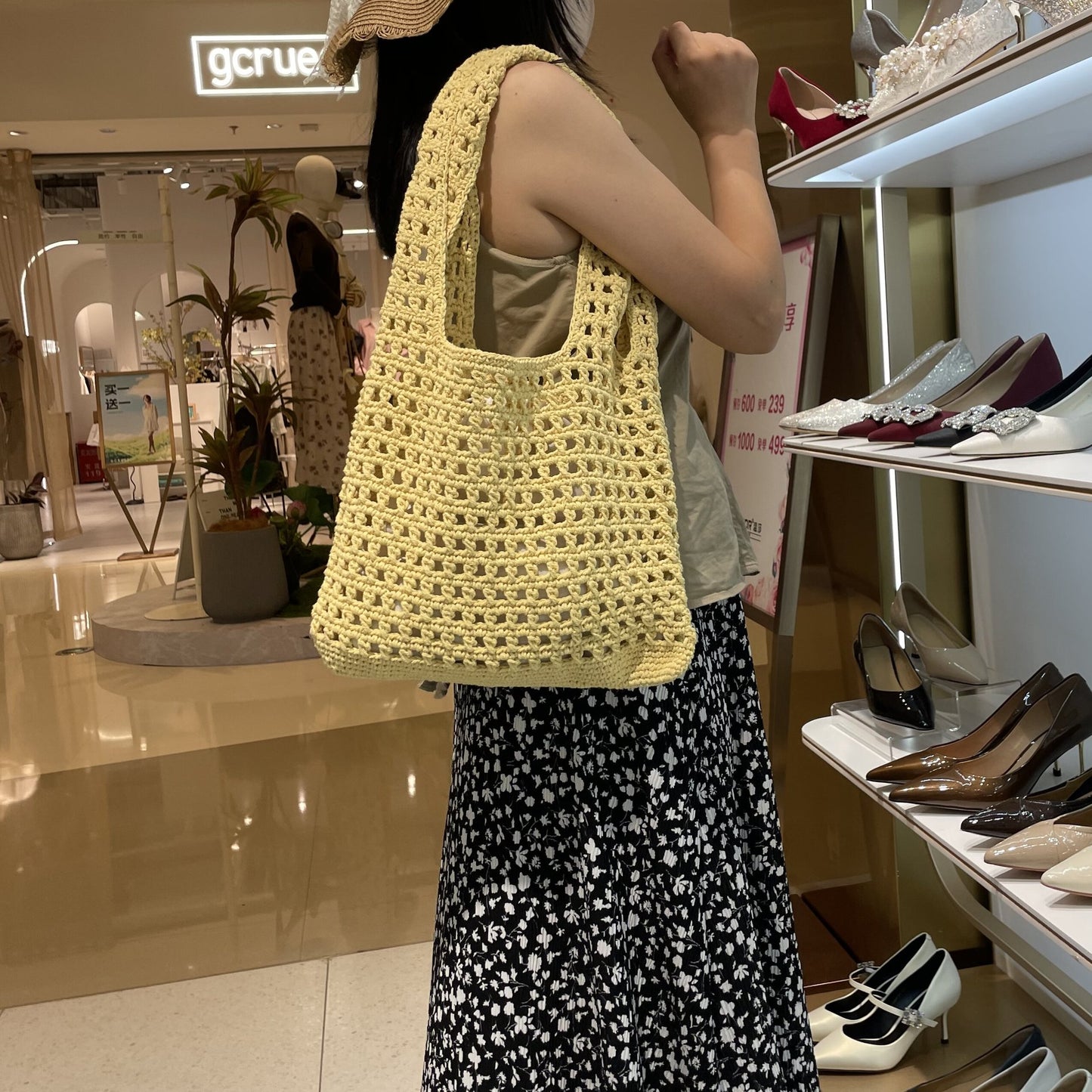 Women's Commuter Woven Hollow Out Knitted Mesh Beach Bags