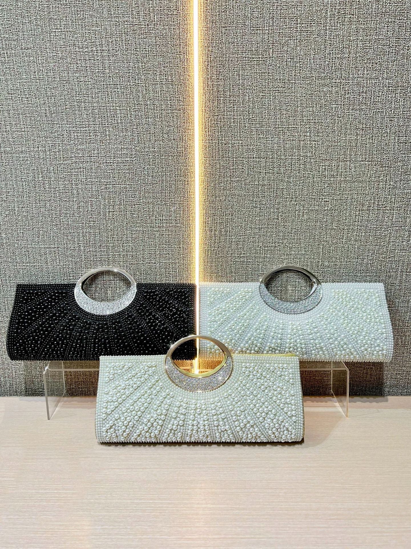 Elegant Shiny Diamond Hand High Sense Pearl Dinner Bag