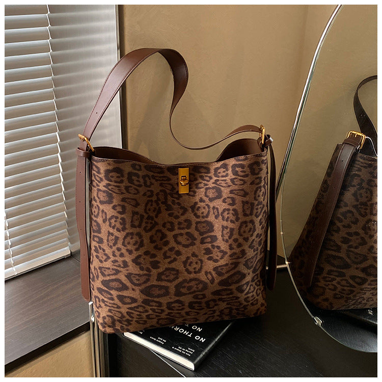 Women's Vintage Suede Commuter Elegant Large Capacity Women's Shoulder Bag