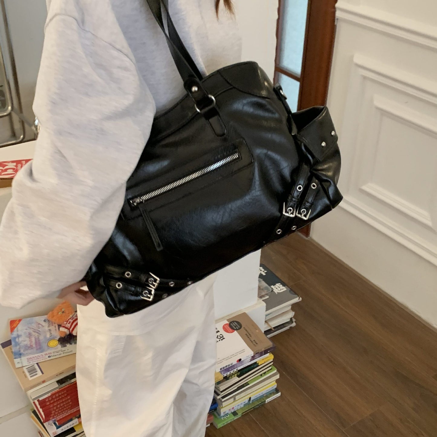 Women's Locomotive Style Large Capacity Totes Summer Tide Fashion Retro One Women's Messenger Bag