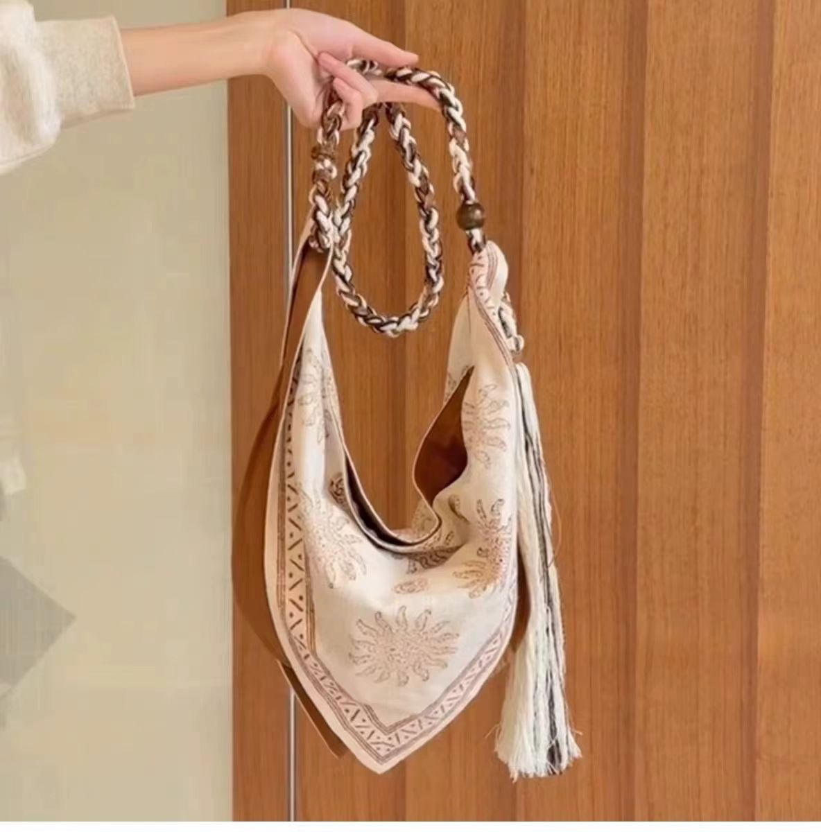 Women's Bohemian Style Tassel Linen Rope Woven Women's Messenger Bag