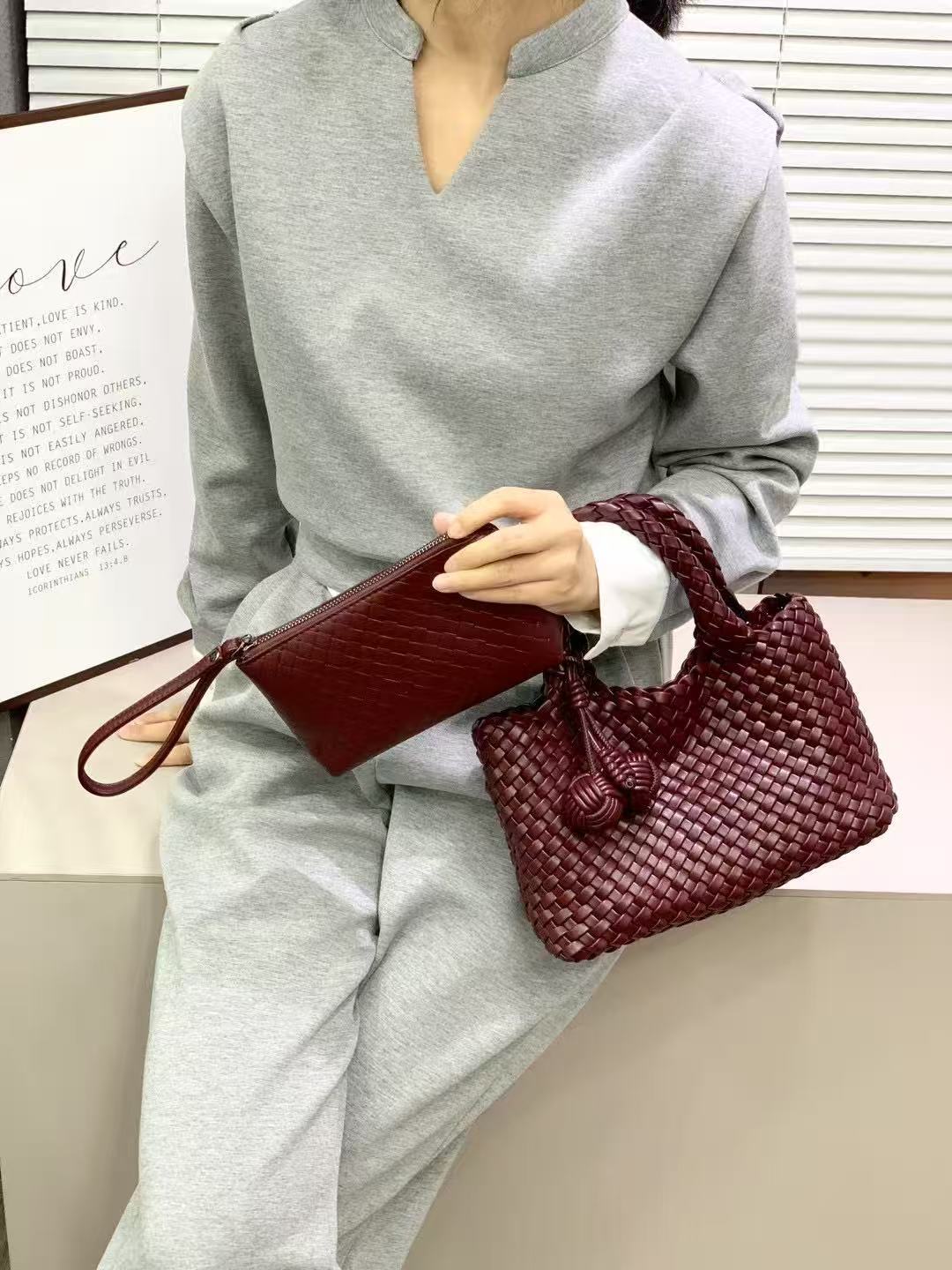 Women's Handmade Soft Leather Woven Unique Design Fashionable Women's Handbag