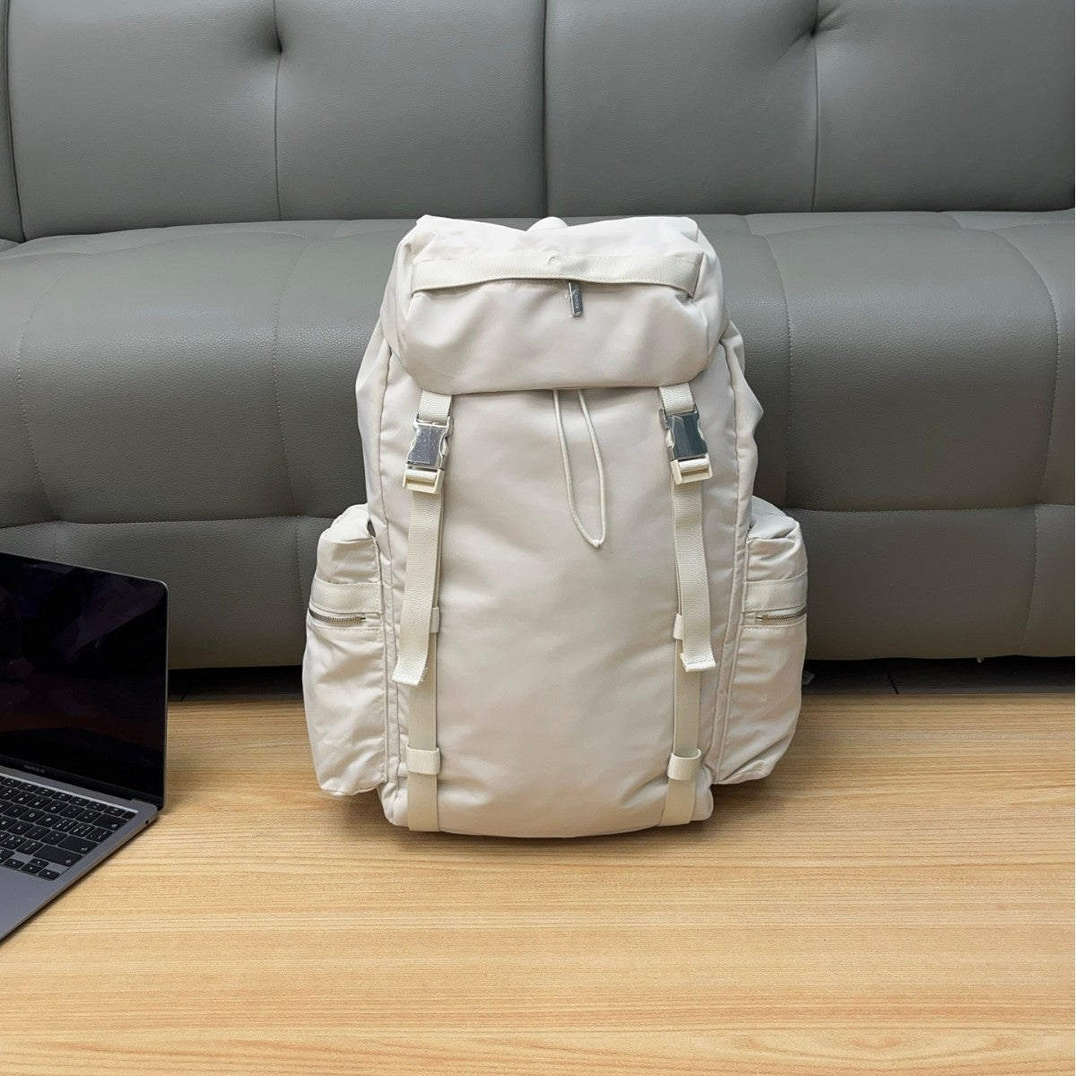 Beautiful High Quality Large Capacity Computer Leisure Backpack