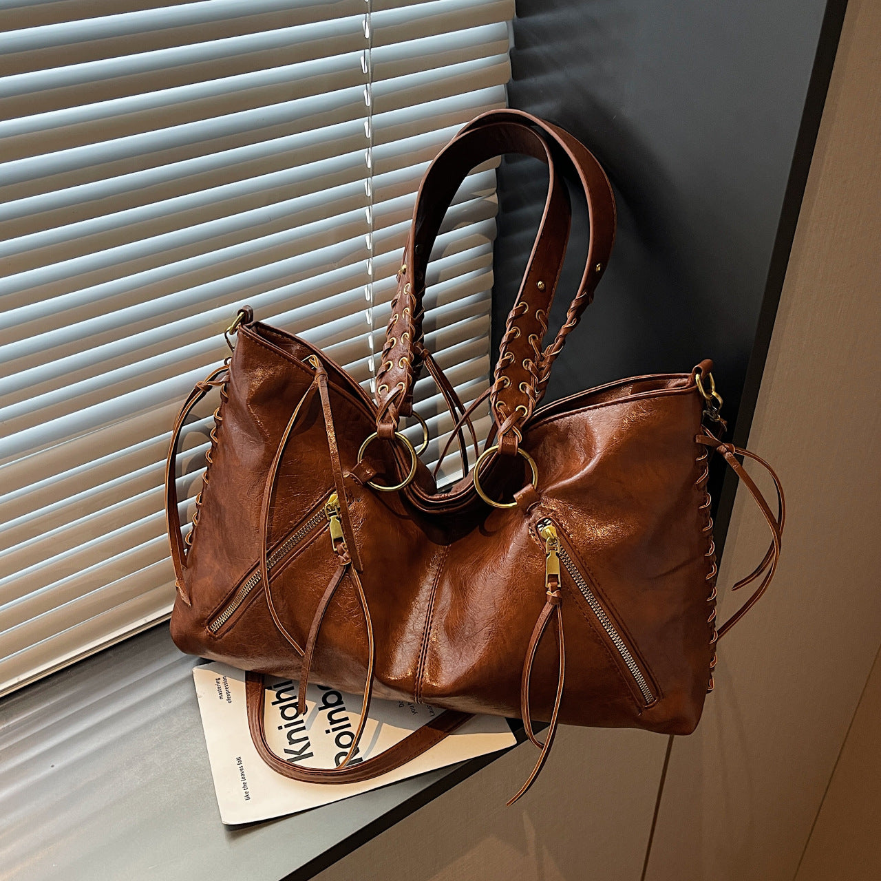 Women's Large Capacity Totes Retro Simple High-grade Affordable Luxury Fashion Women's Shoulder Bag