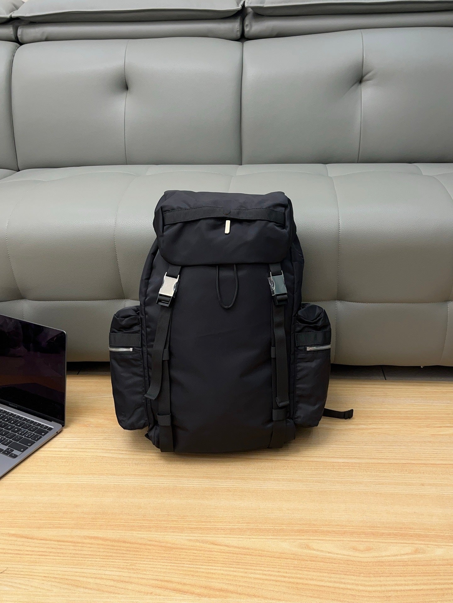 Beautiful High Quality Large Capacity Computer Leisure Backpack