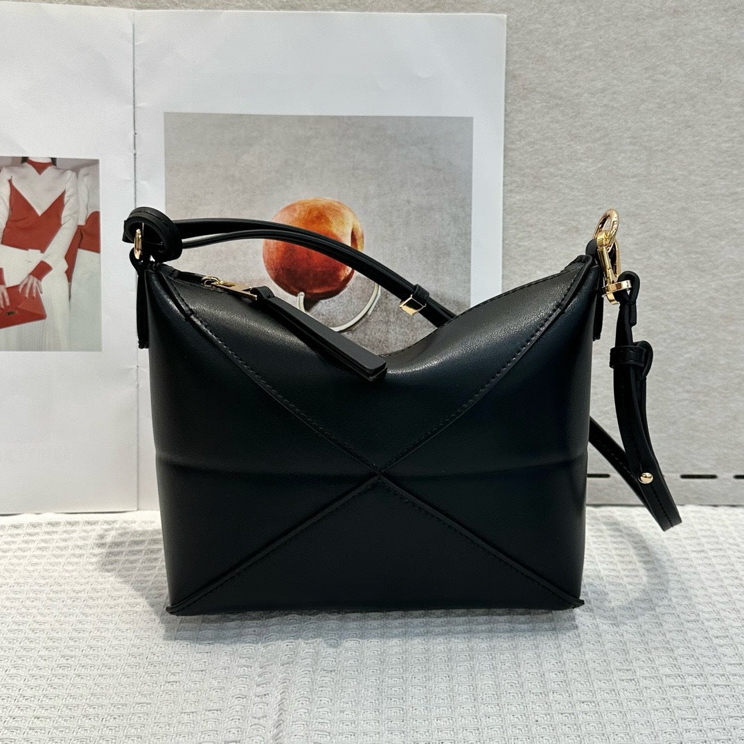 Women's Leather Folding Underarm High-grade Light Luxury Minority Fashion Commuter Women's Messenger Bag