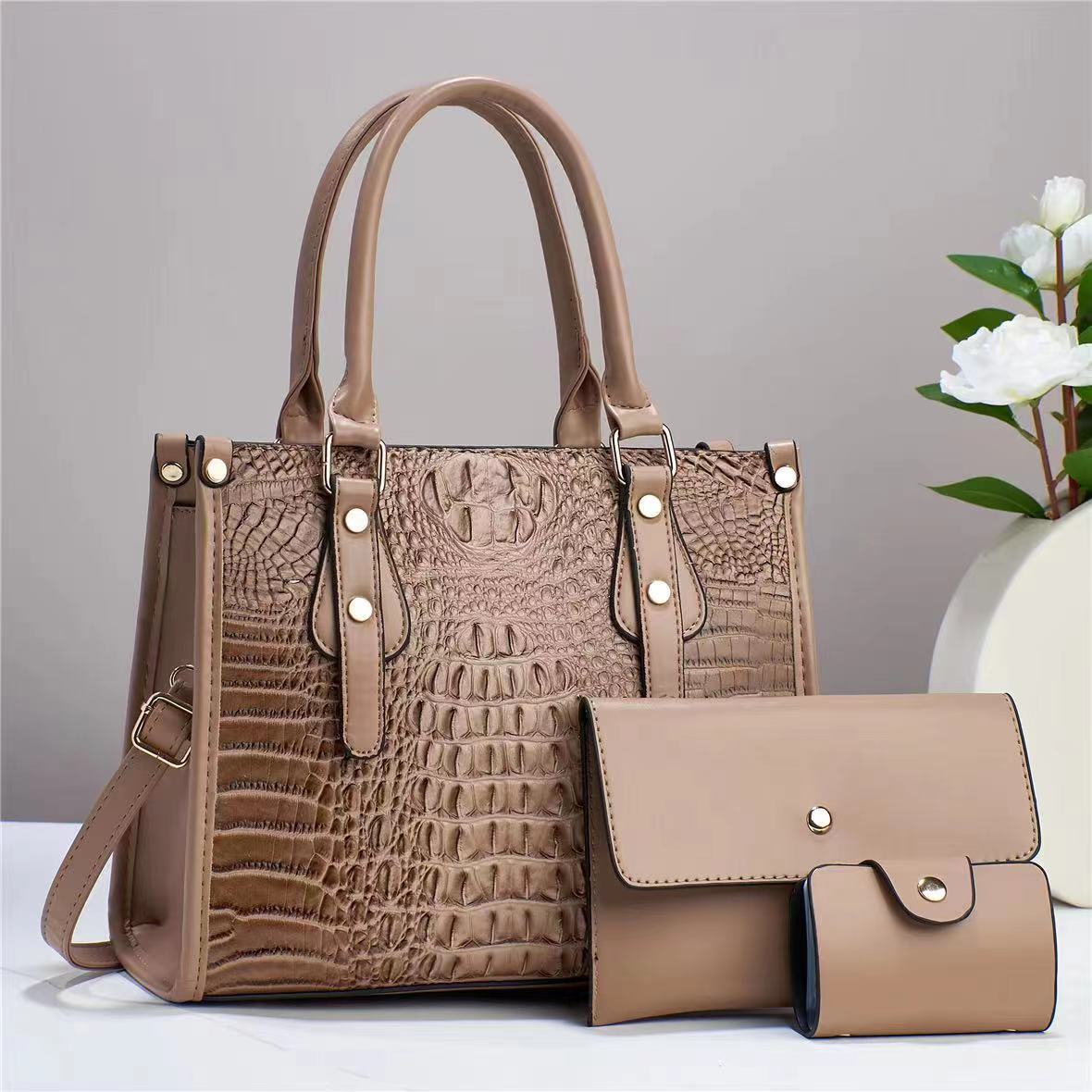 Women's Crocodile Pattern Embossed Large Capacity Mom Trendy Fashion One Women's Handbag