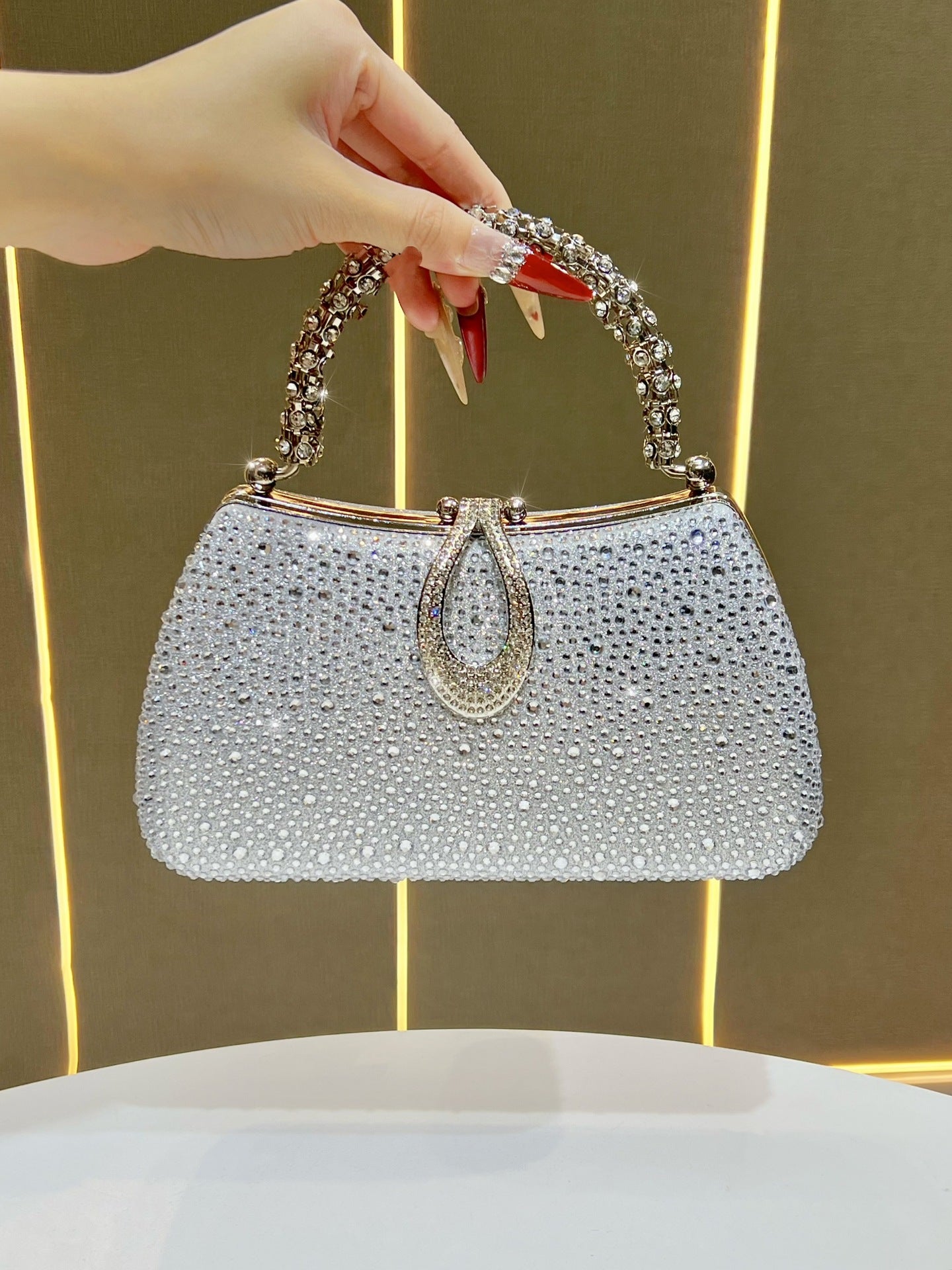 Attractive Fashionable Light Luxury Chain Dress Dinner Bag