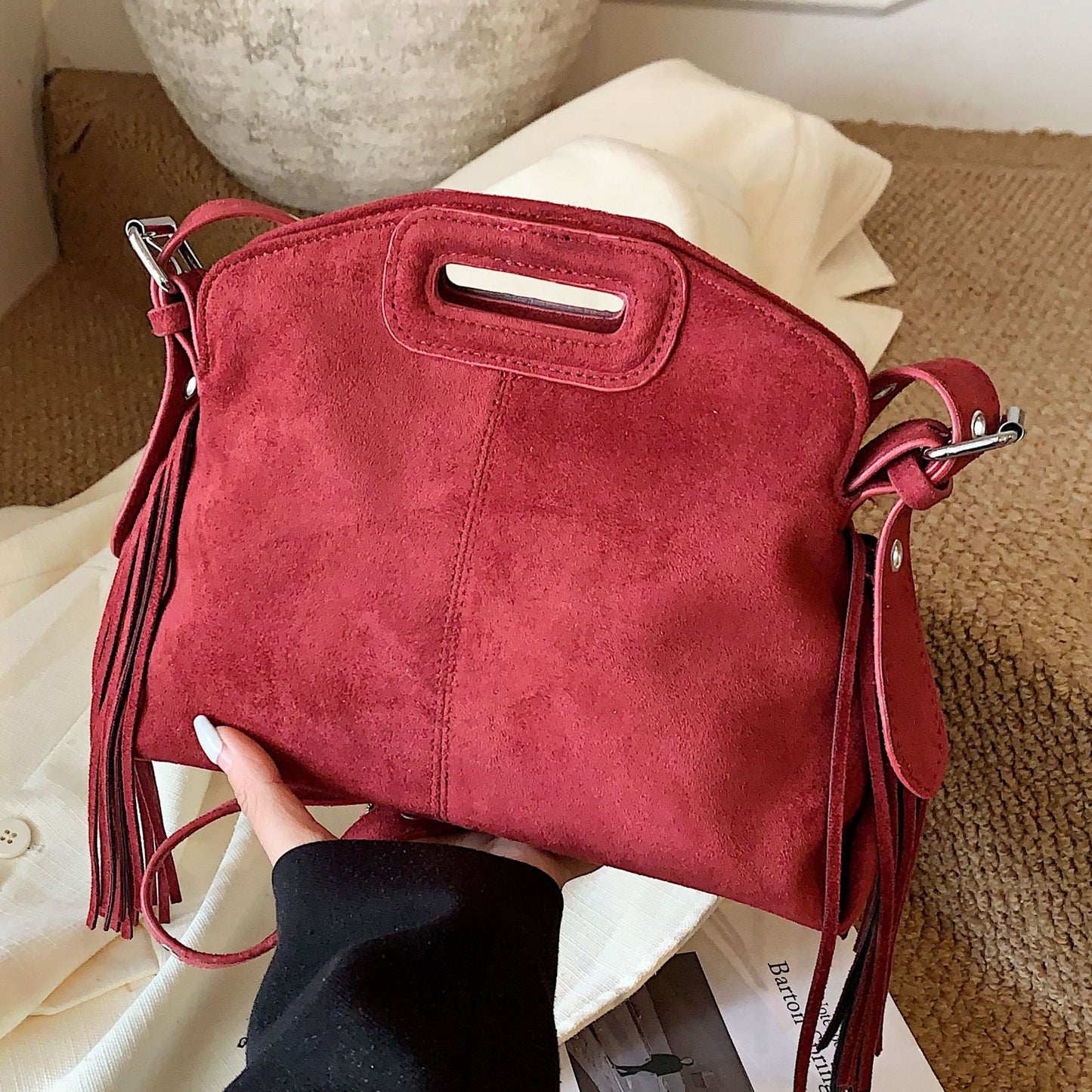 Attractive Women's High-grade Tassel Fashion Commuter Women's Messenger Bag