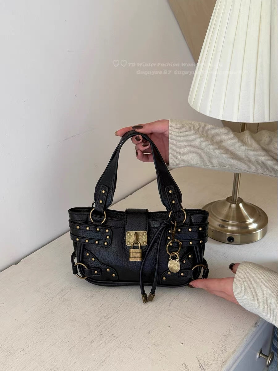Women's Style Niche Early Sense Rivet Retro Street Motorcycle Women's Messenger Bag