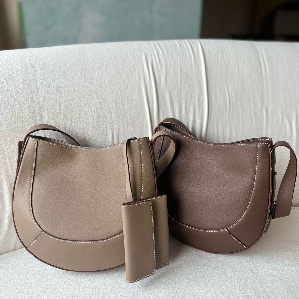 Shirley Mild Luxury Retro Niche Cowhide Large Capacity Women's Messenger Bag