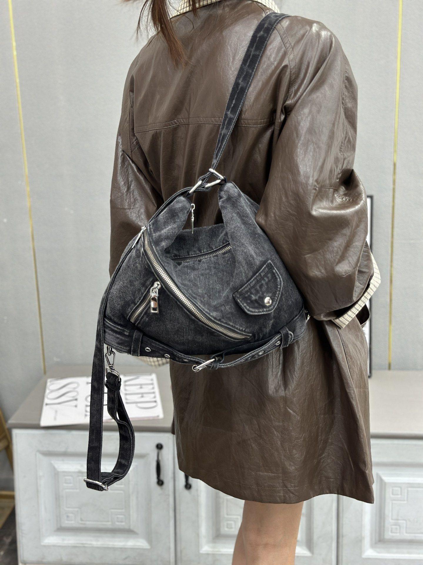 Women's Washed Denim Punk Rivet Retro Fashion Women's Shoulder Bag