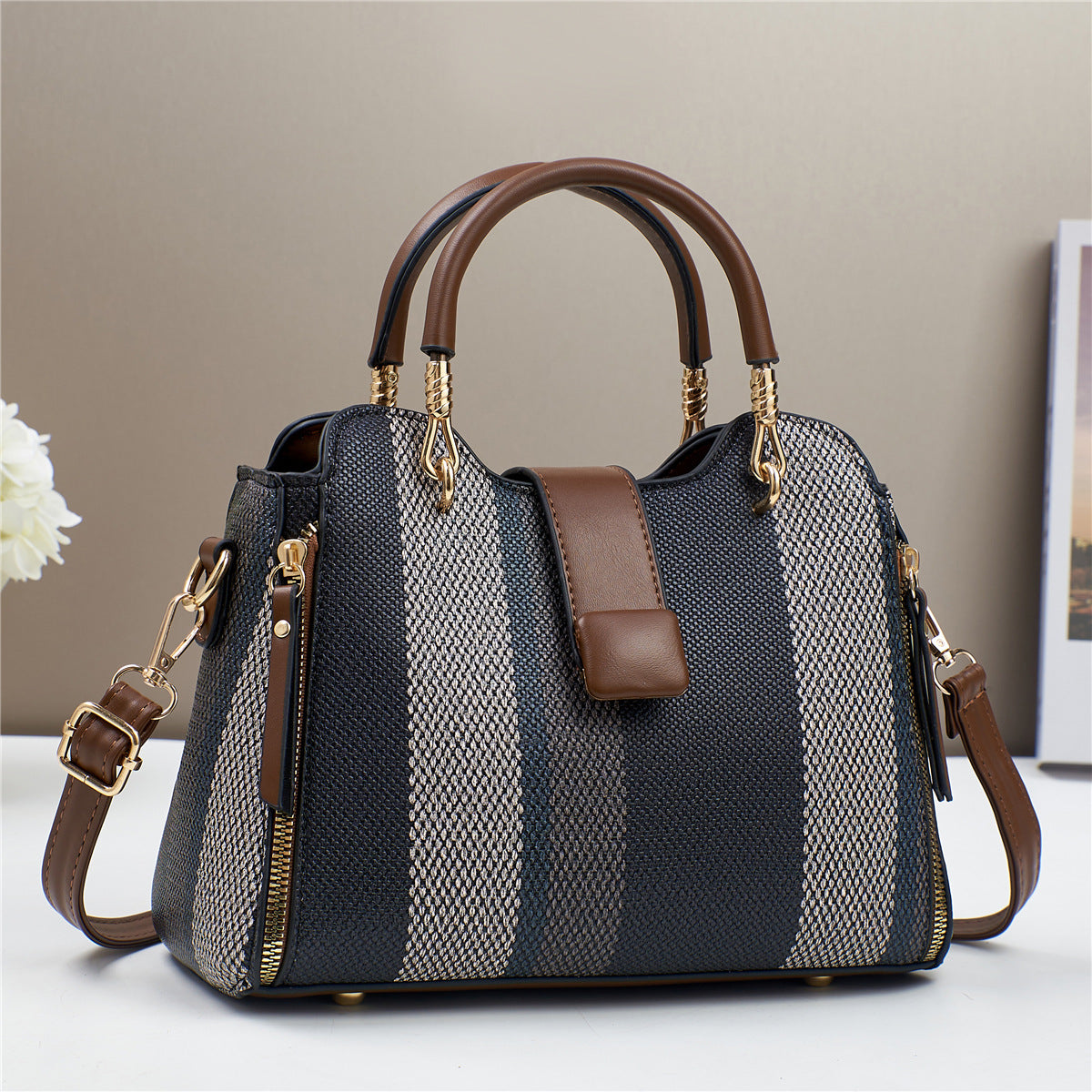 Women's Contrast Color Zipper Fashion Pouch Small Square Bag