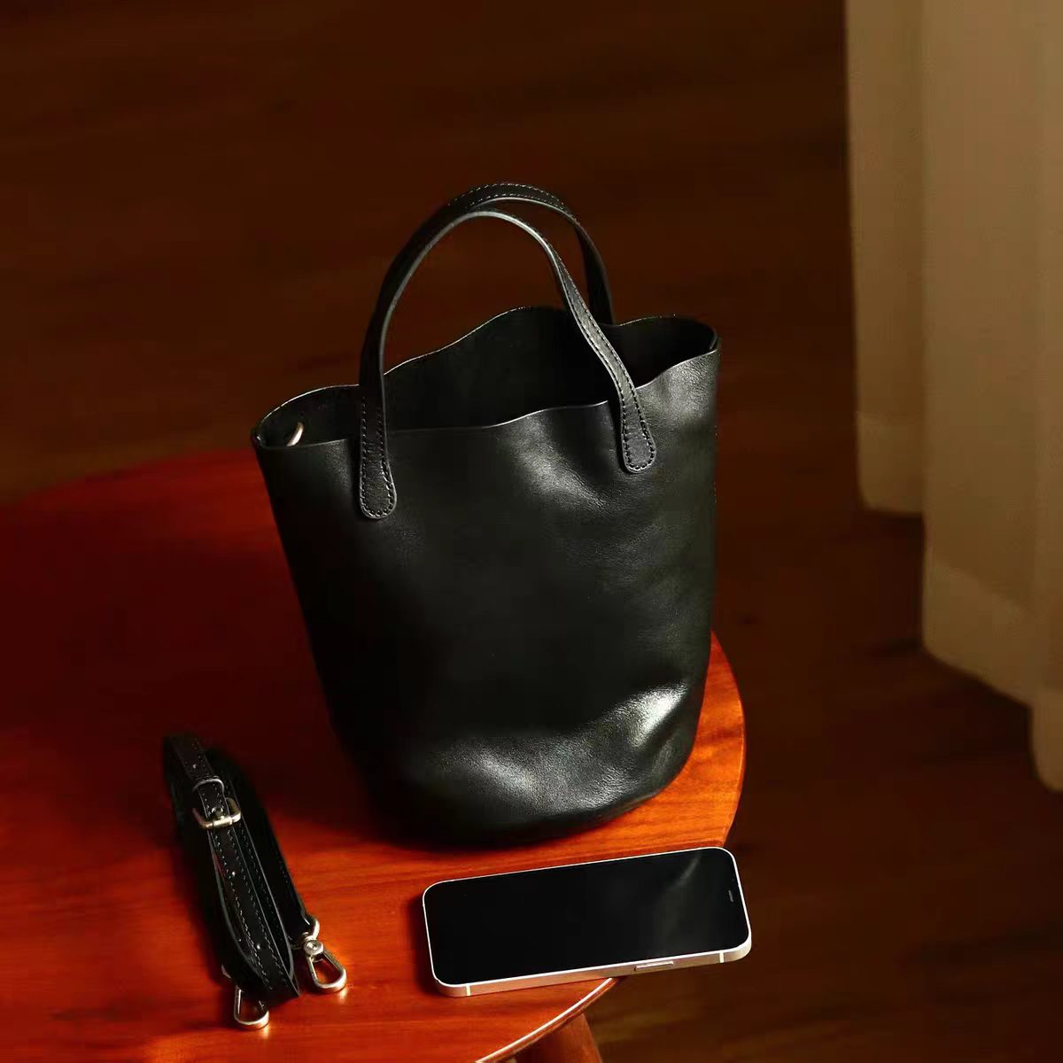 Women's Style Fashionable Large Capacity Retro Red Bucket Bags