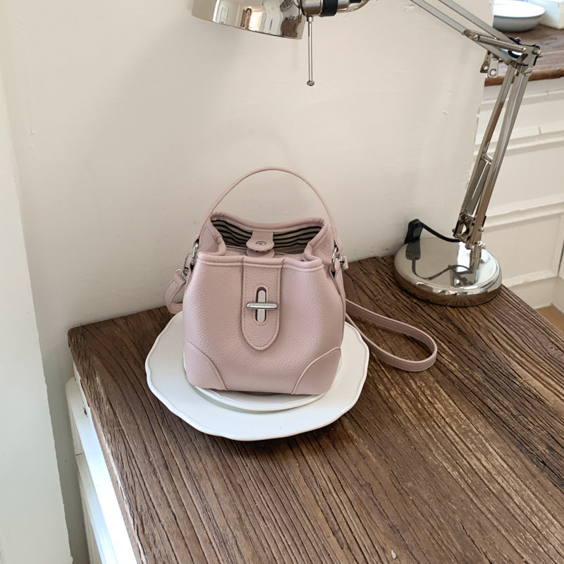 Women's Popular Western Style Super Niche Portable Women's Messenger Bag