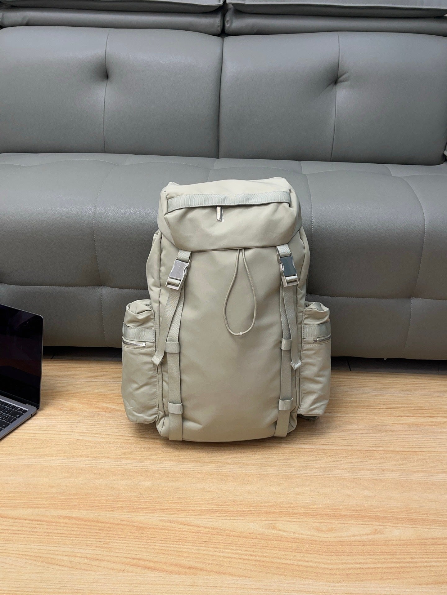 Beautiful High Quality Large Capacity Computer Leisure Backpack