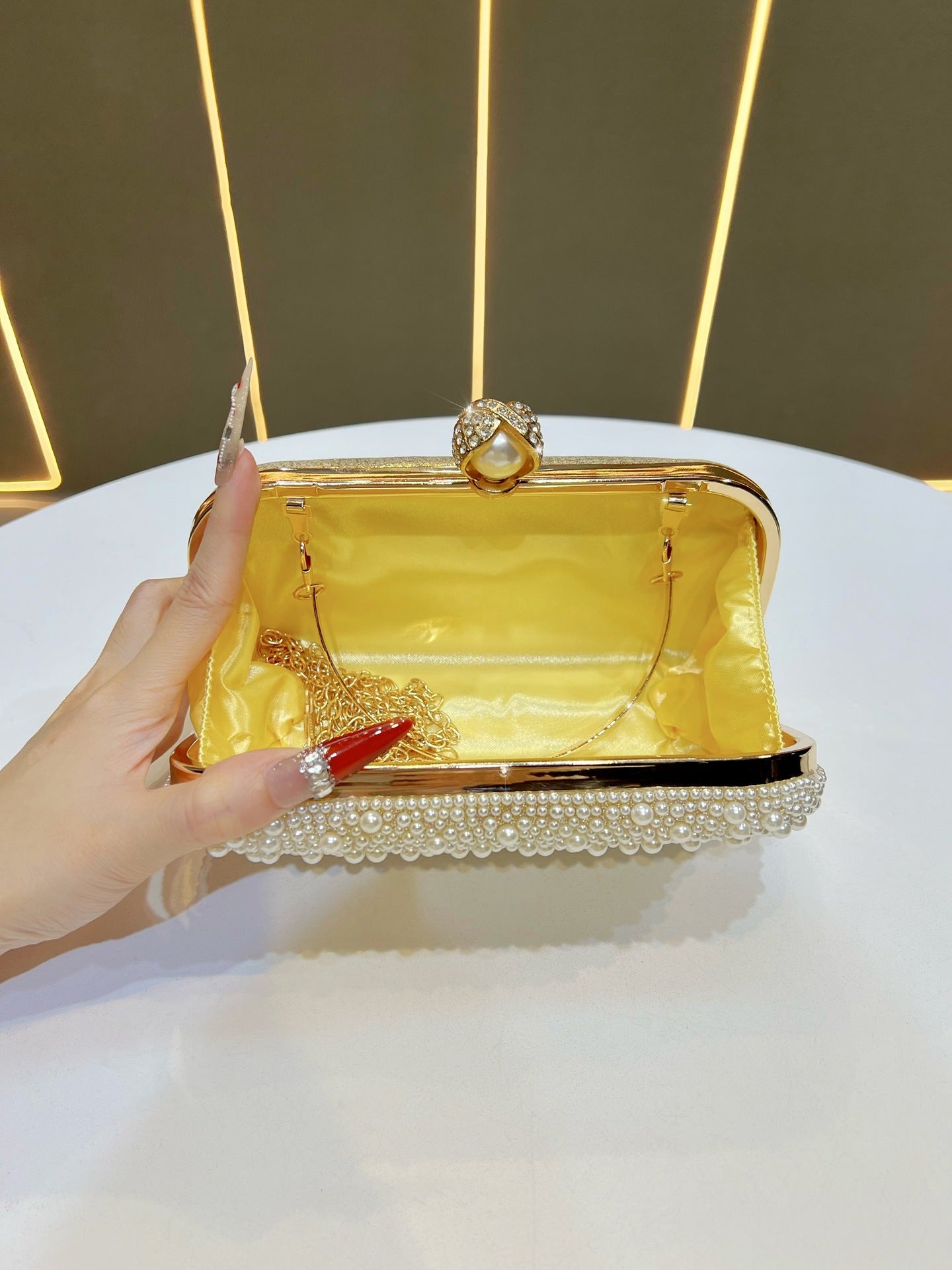 Women's Fashion Pearl Clutch Chain Light Luxury Handbags