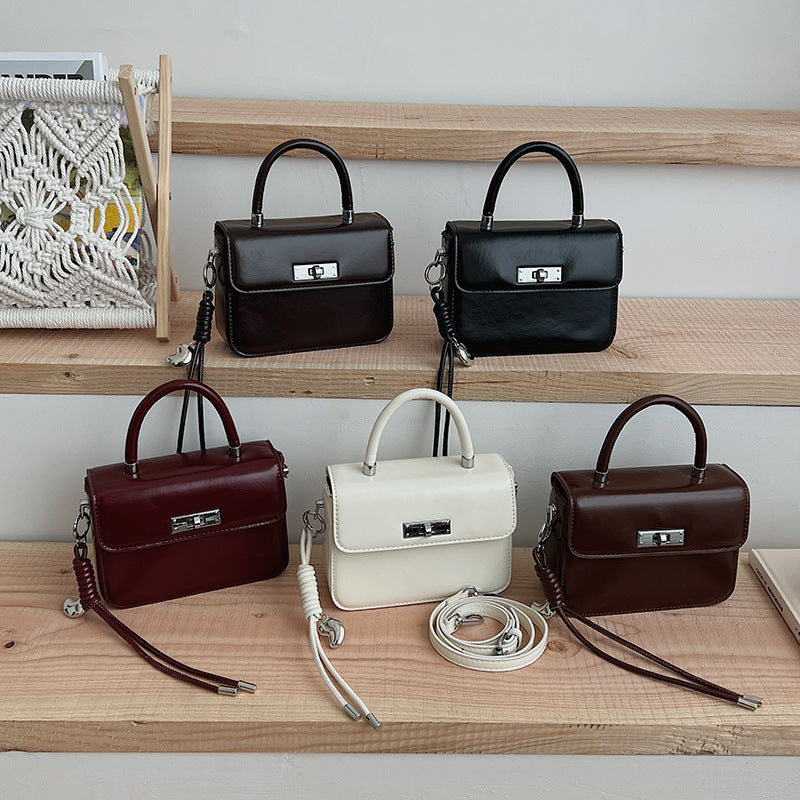Portable Female Simple Western Style Commuter Shoulder Bags