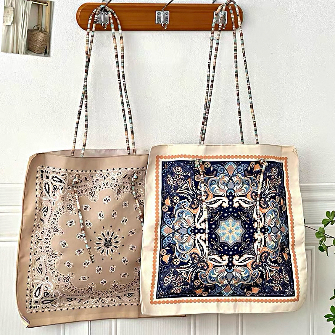 Large Capacity Duplex Printing Elegance Retro Women's Messenger Bag