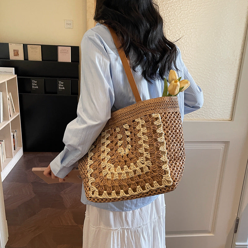 Minority Large Capacity Western Style Straw Hand-woven Beach Vacation Portable Women's Shoulder Bag