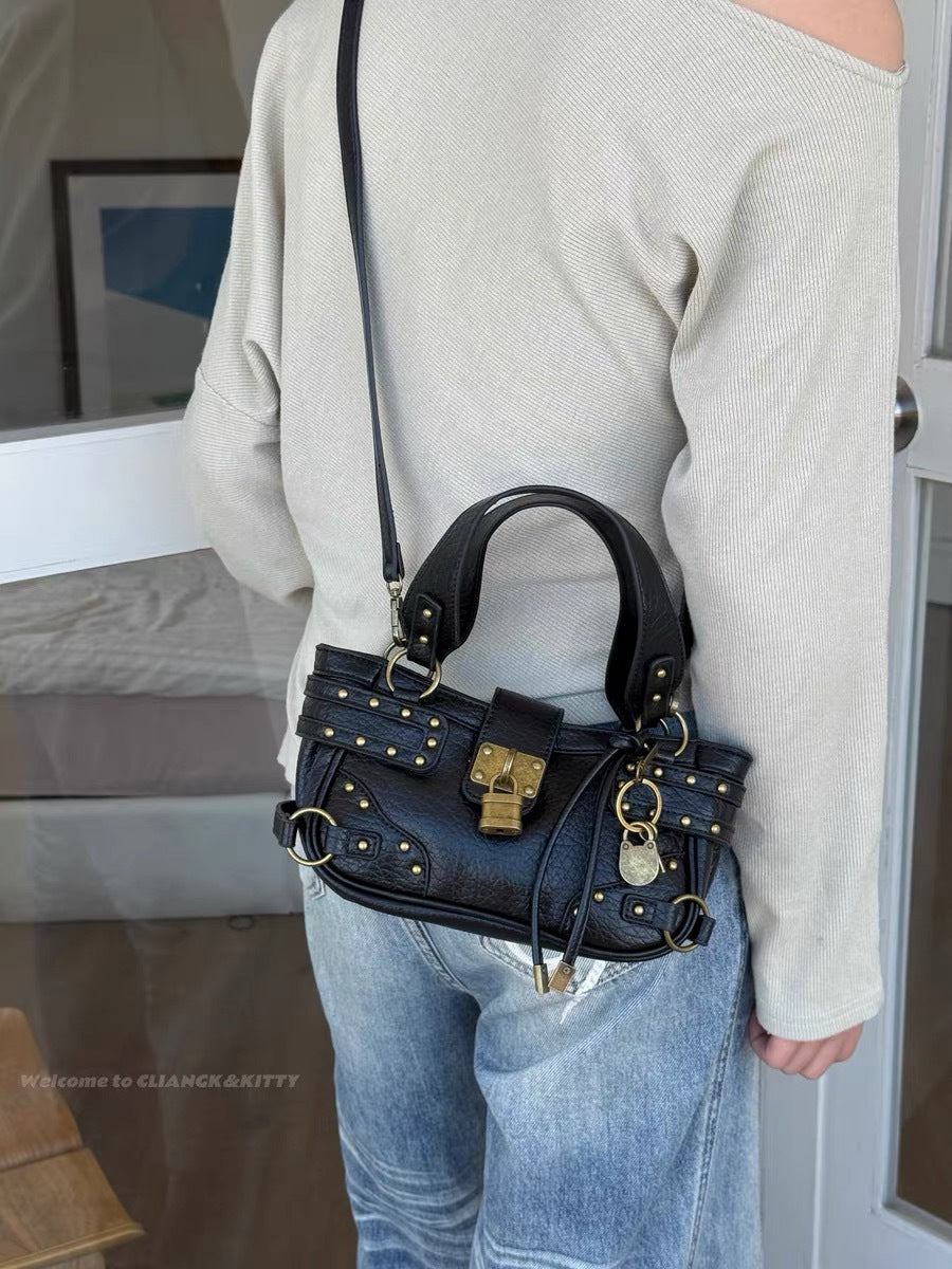 Women's Style Niche Early Sense Rivet Retro Street Motorcycle Women's Messenger Bag