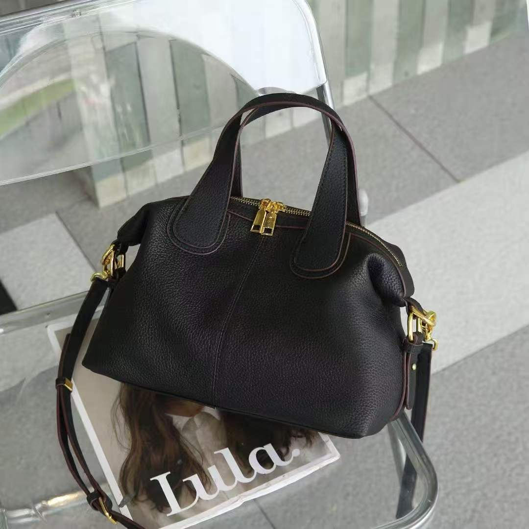 Women's Genuine Leather High-grade Large Capacity First Women's Messenger Bag