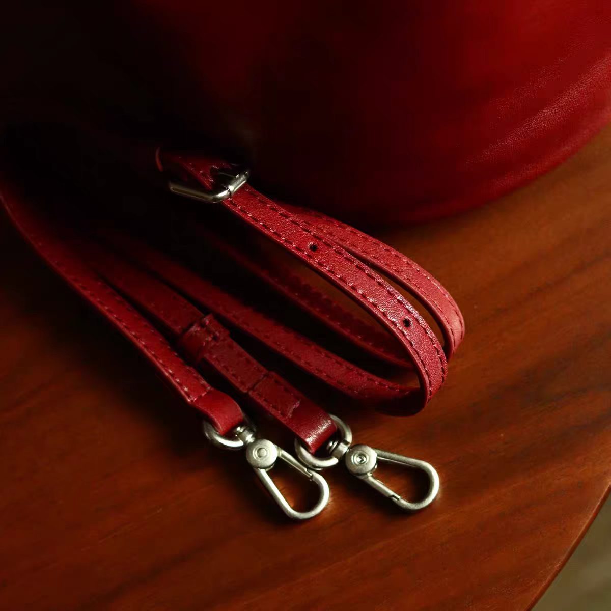 Women's Style Fashionable Large Capacity Retro Red Bucket Bags