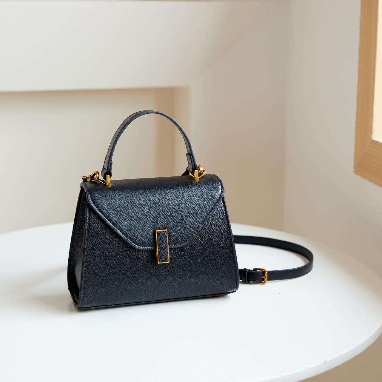 Women's Fashionable Large Capacity Winter Minority Bags
