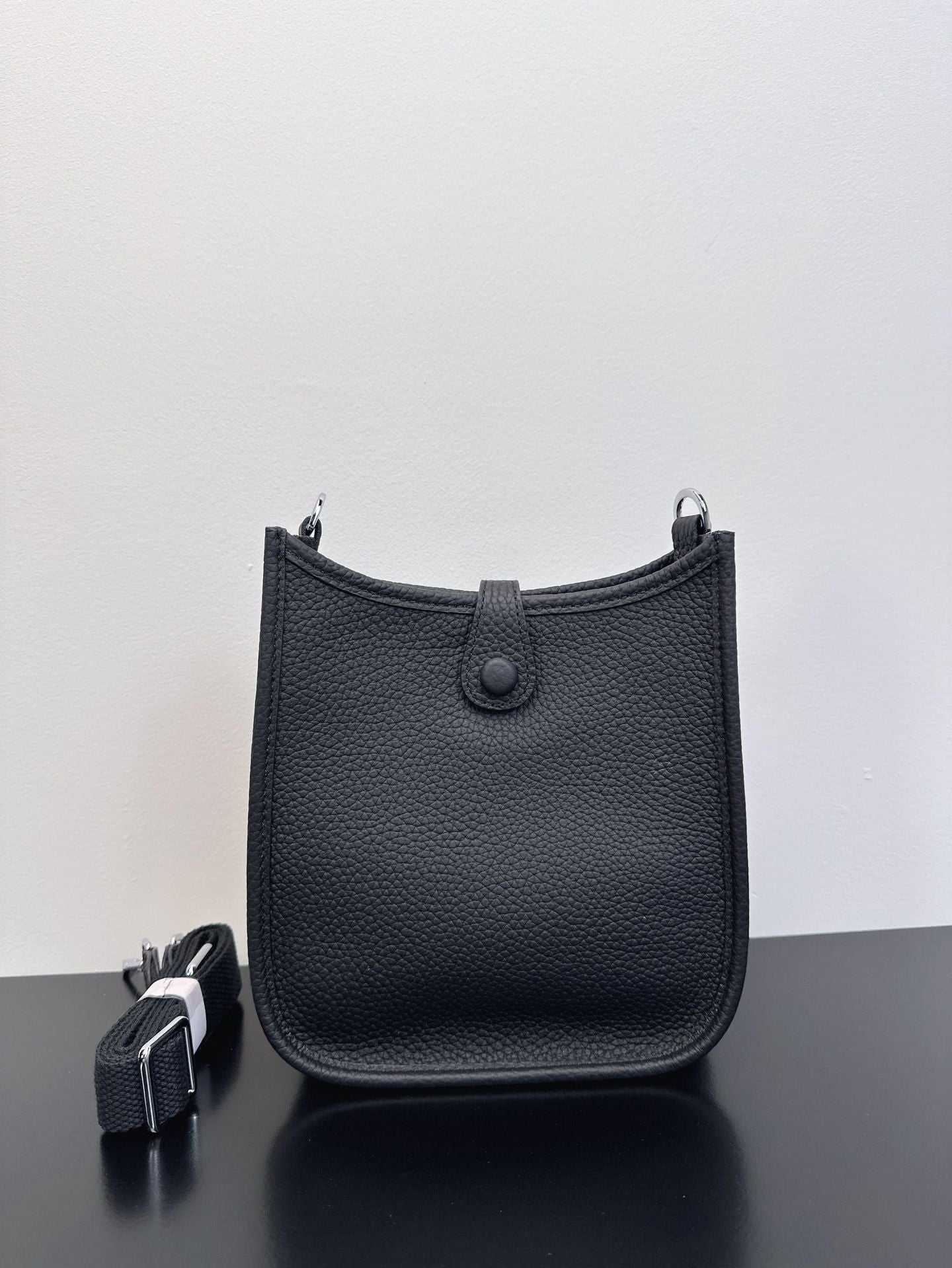 Women's Advanced Texture First Layer Cowhide Hollow Lychee Women's Messenger Bag
