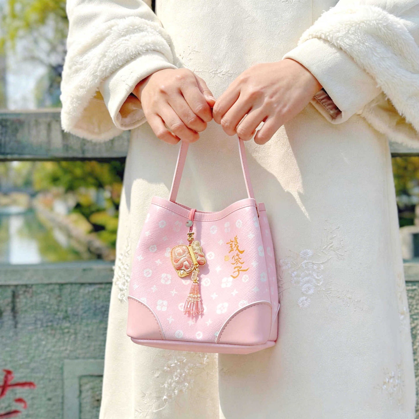 Trouble March Limited Cherry Blossom Powder Rich Flower Portable Lady Small Square Bags
