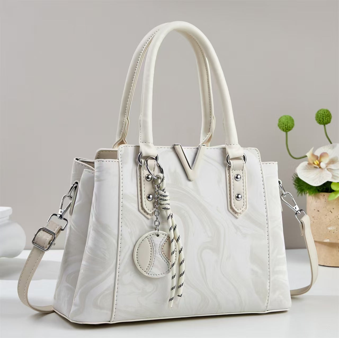 Women's V-shaped Simple Fashion Versatile Daily Shoulder Bags