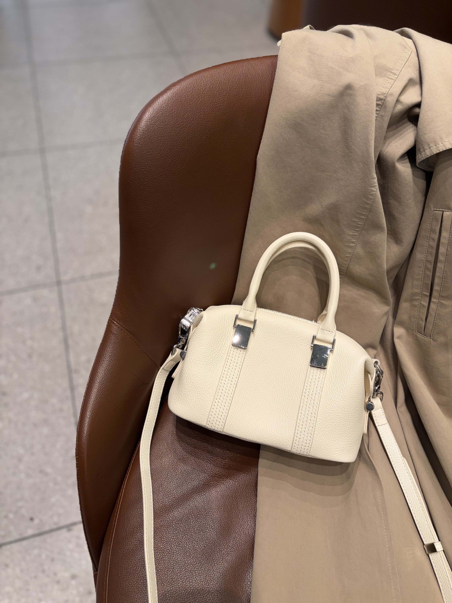 Women's Cowhide Natural Drop One Zipper Simple Underarm Shopping Bags
