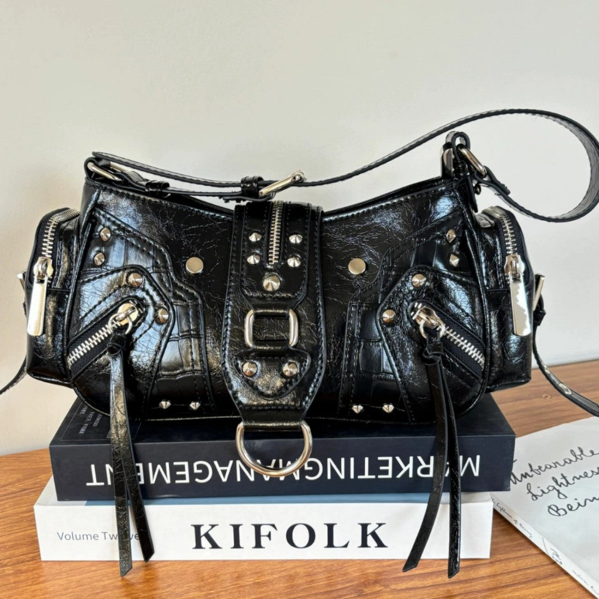 Niche High-grade Fashion Motorcycle Female Hot Style Commuter Women's Messenger Bag
