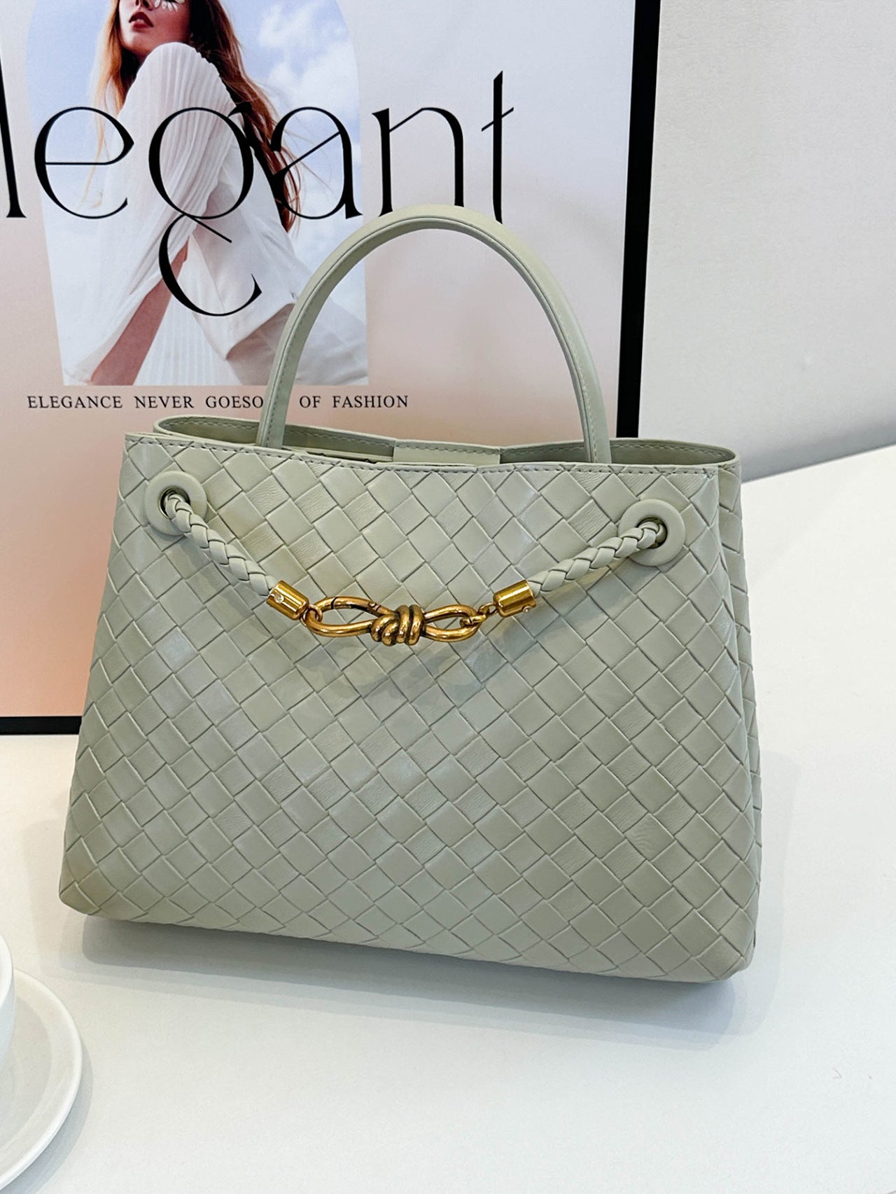 Women's Metal Cord Fastener Woven Niche Advanced Women's Messenger Bag