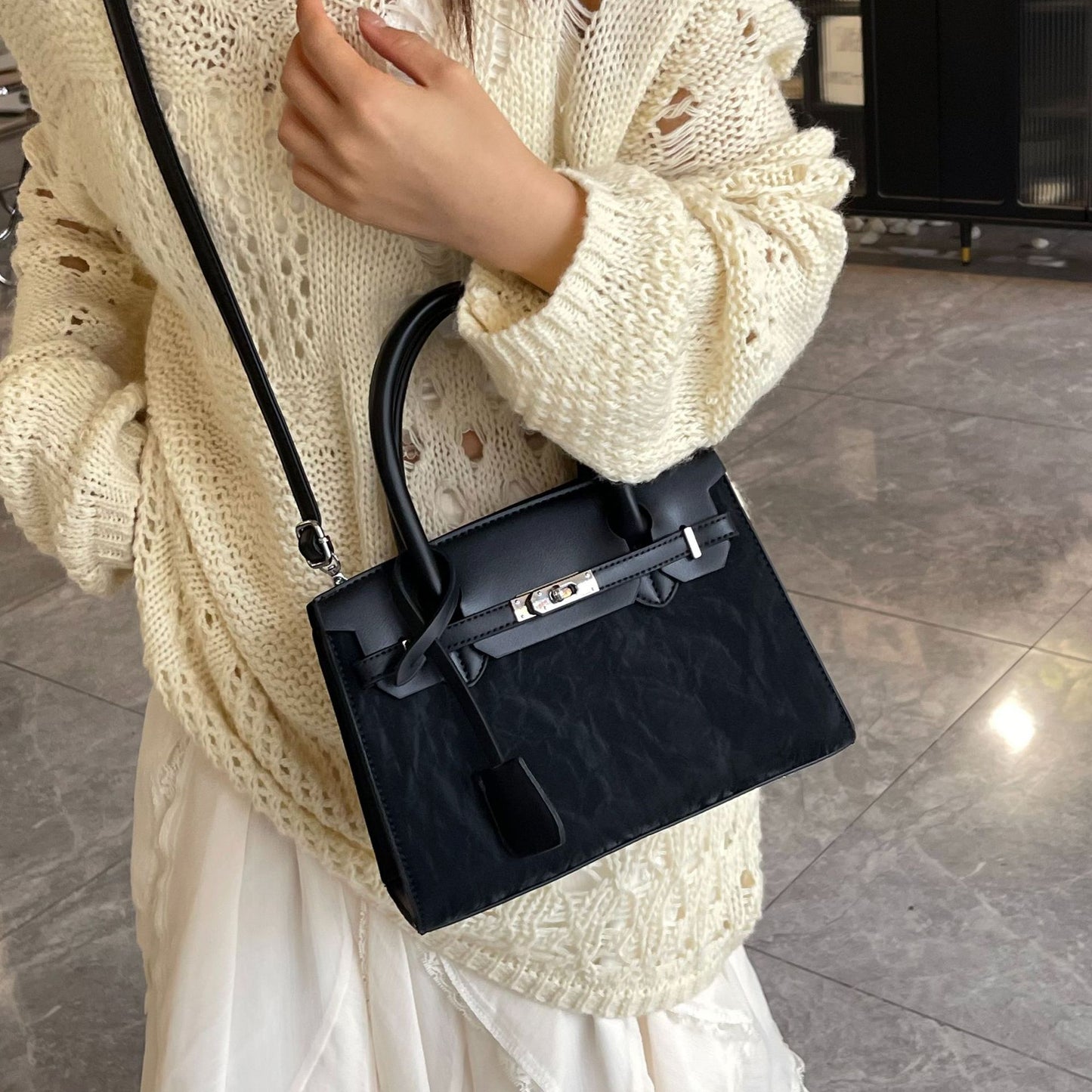 Women's Simple Retro Commuter Korean Style Tote Bag