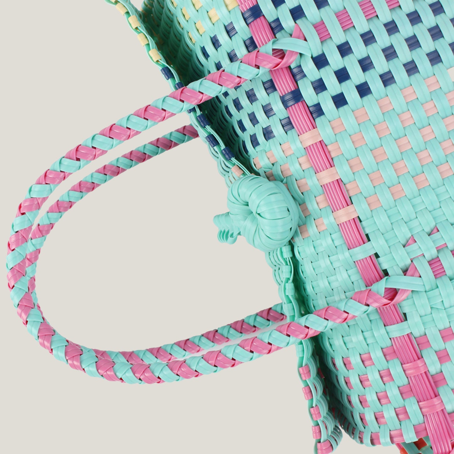 Women's Fresh Contrast Color Hand-woven Plastic Basket Beach Vacation Picnic Hand Bags
