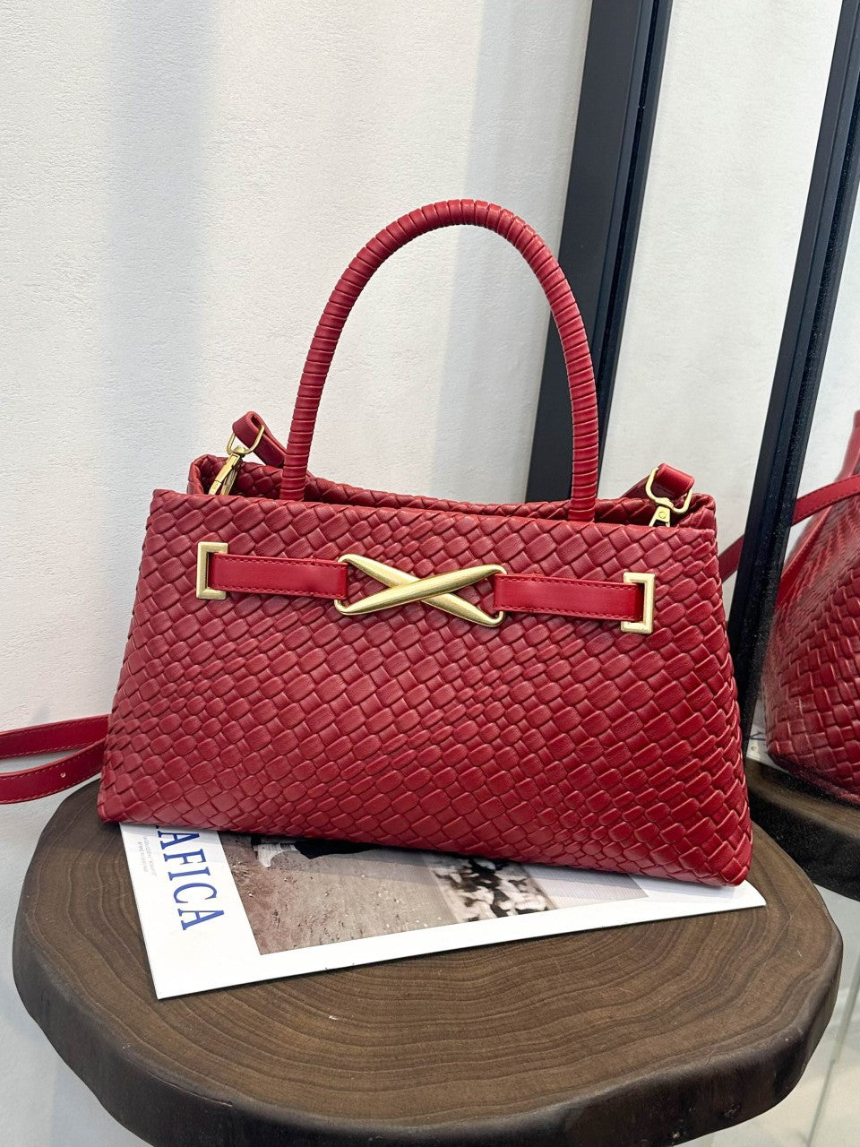 Women's High-grade Retro Commuter Woven Fashionable Small Square Bags