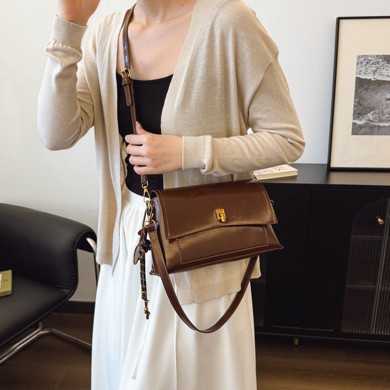 Women's Retro Oil Wax Skin Underarm Simple Commute Bags