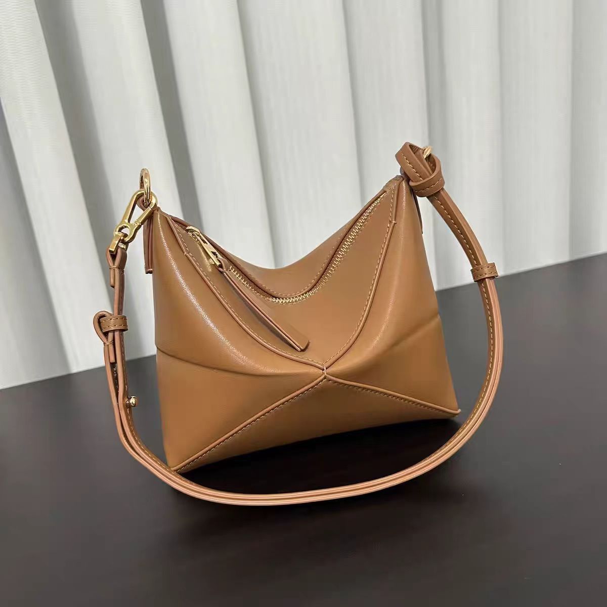 Women's Leather Folding Underarm High-grade Light Luxury Minority Fashion Commuter Women's Messenger Bag