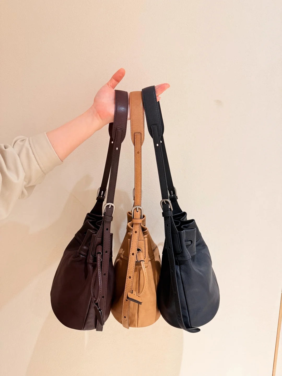 Charming Women's Niche Drawstring Commute Pouch Women's Messenger Bag