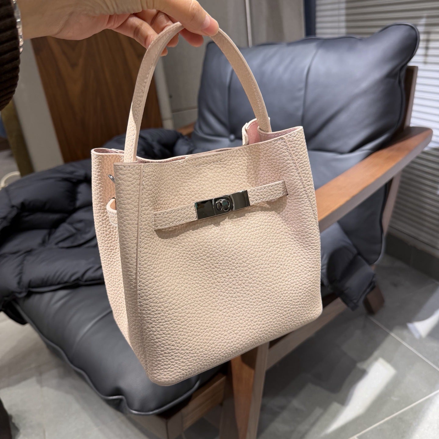Women's Simple Portable Cowhide Lychee Pattern Carrying Vegetable Bucket Bags
